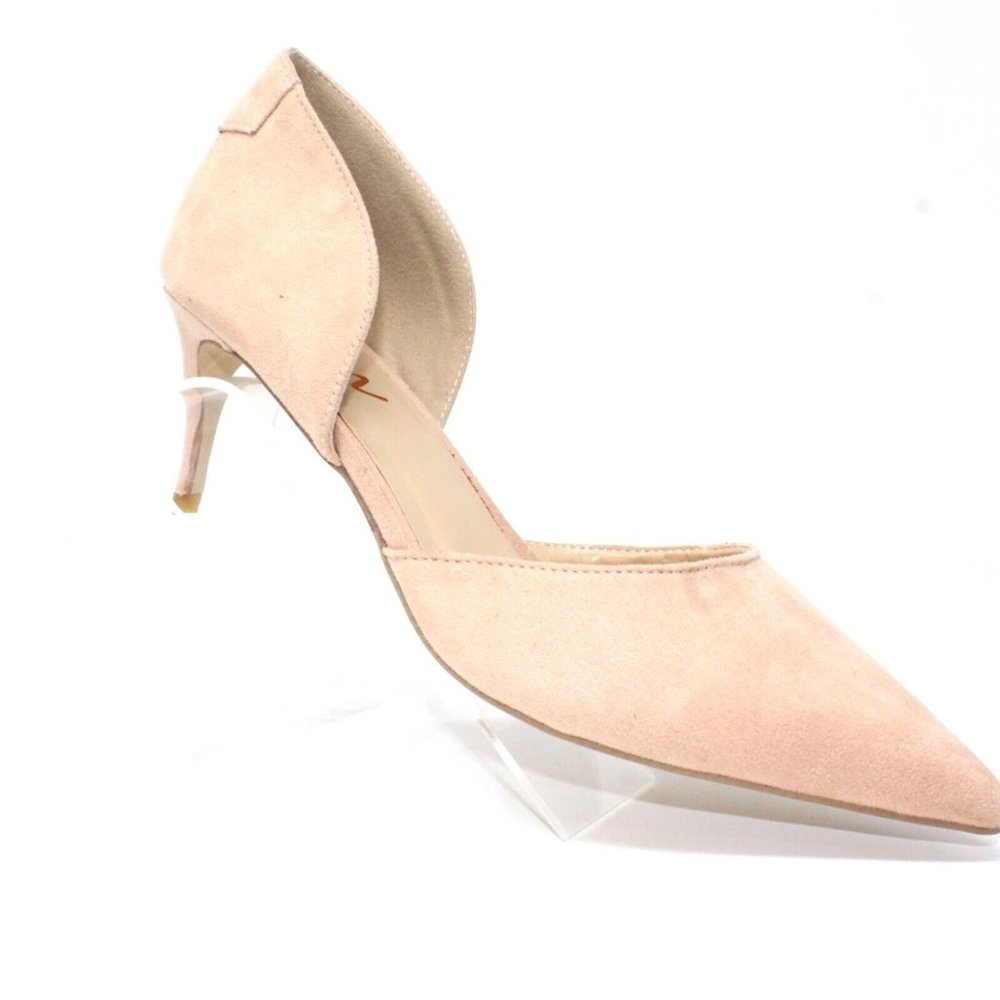 YDN Womens Sz 9.5M Nude Beige Suede Pumps Pointed Toe Heels Luxury Dress Shoes - Picture 2 of 10